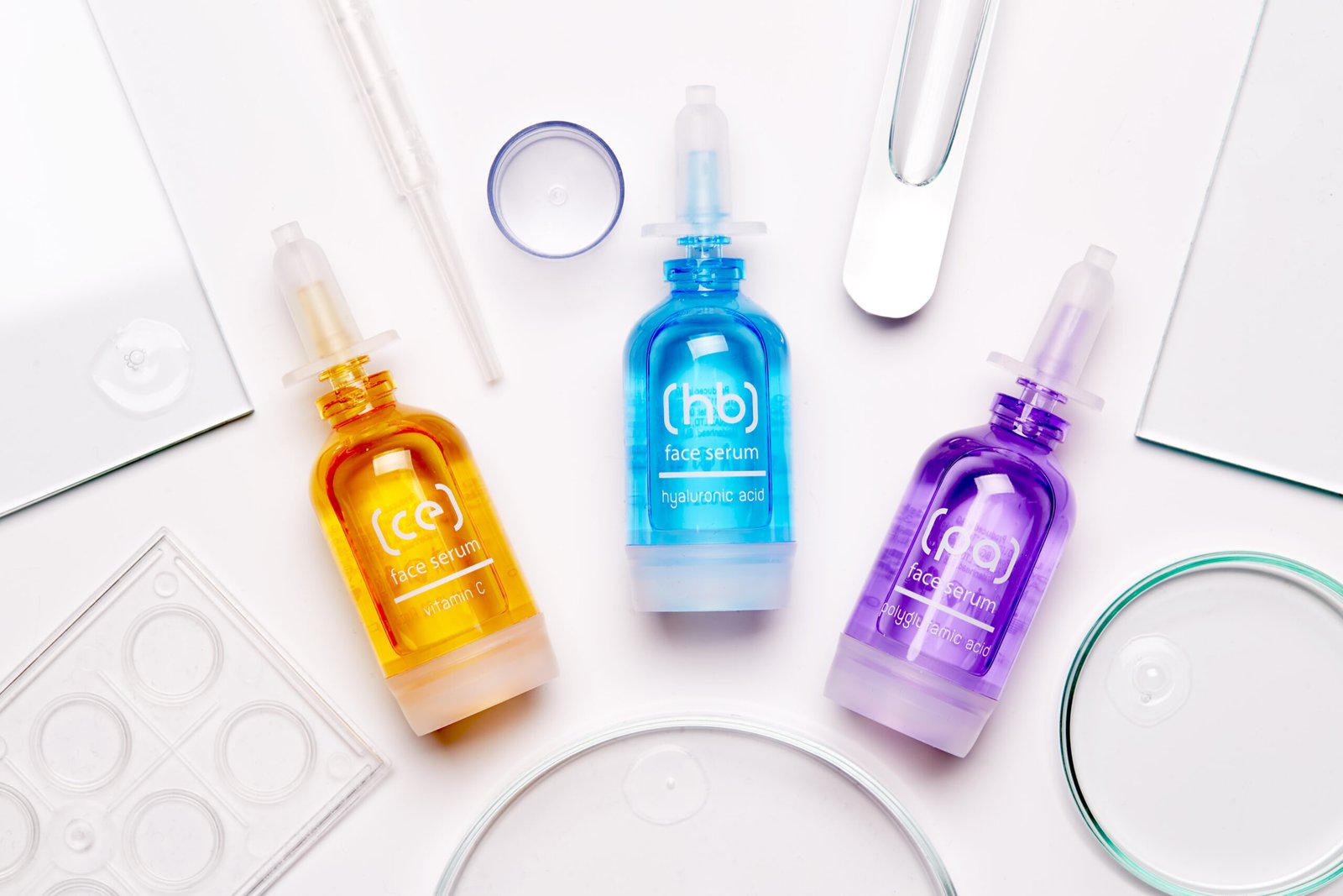 .КОЗМЕТИЧКИ КОМПЛЕКТ – ПРИРАЧНИК ЗА ХИДРАТАЦИЈА И БЛЕСК.